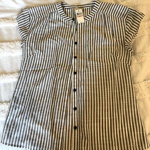 Beautiful short sleeved button up blouse